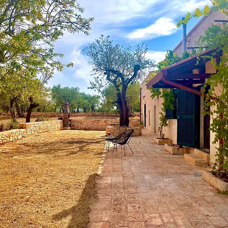 Lamia Terra 카스텔라나그로테